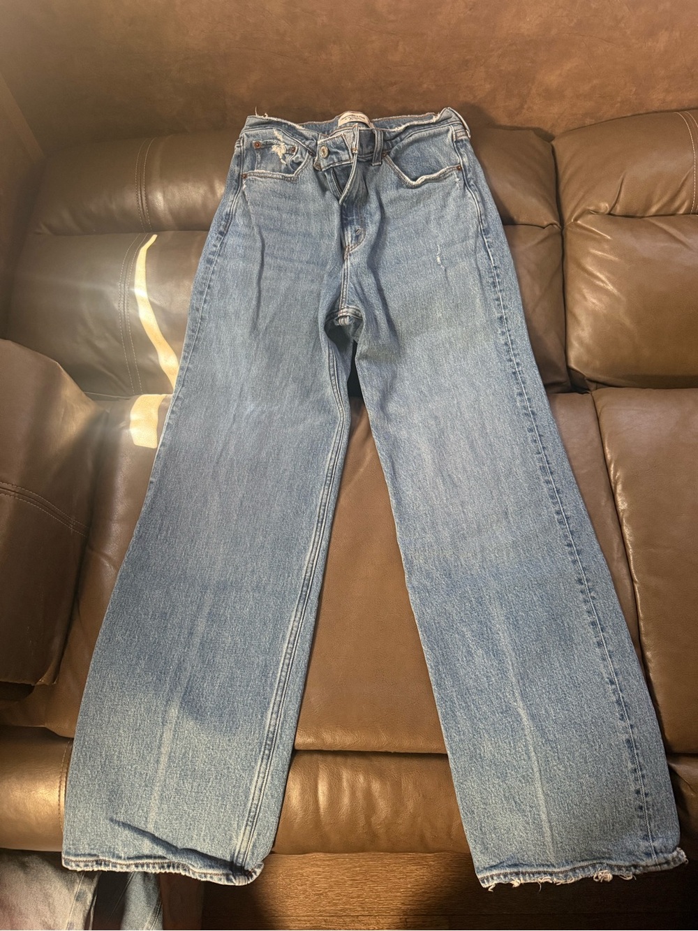 0005. Abercrombie & Fitch Women’s 90’s Relaxed High Rise
